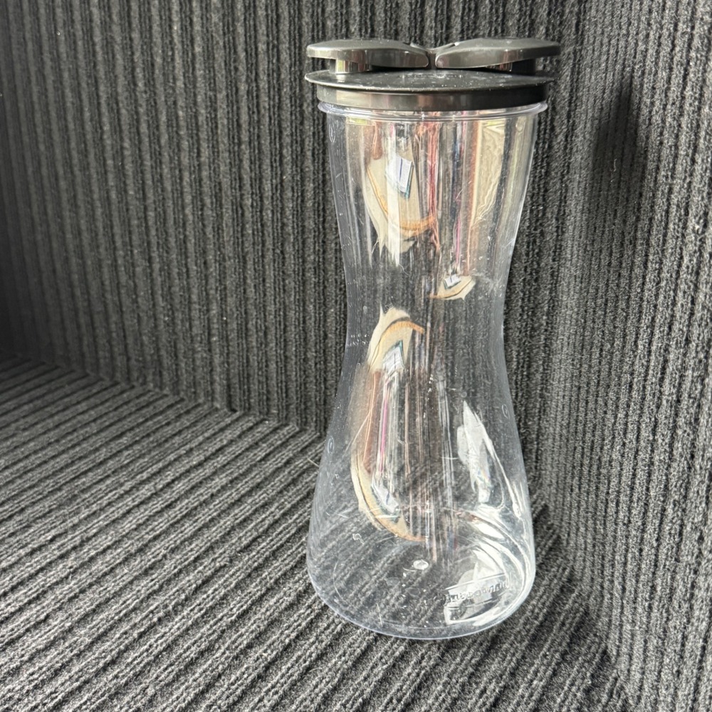 Rubbermaid Clear Plastic Pitcher Carafe with Dual Pour Lid 7M32 2 Quart